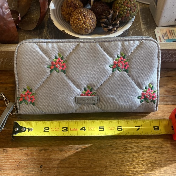 Vera Bradley BNWNT embroidered gray wallet - Picture 8 of 9